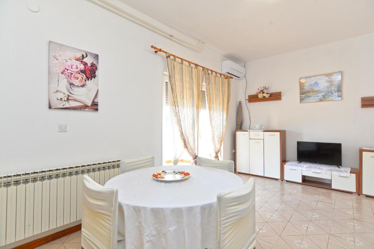 Apartment Silvio 1779 Banjole Bagian luar foto